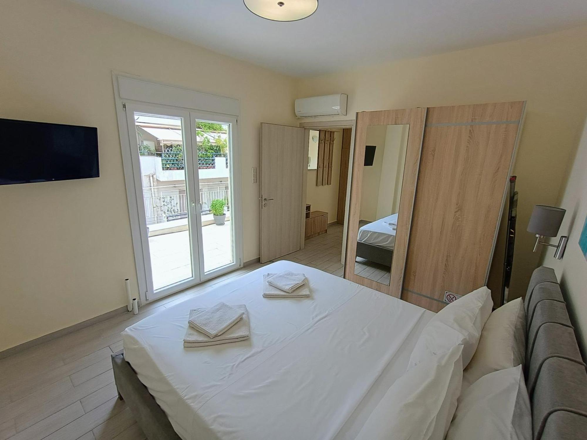 Uncle Tom's Penthouse Piraeus