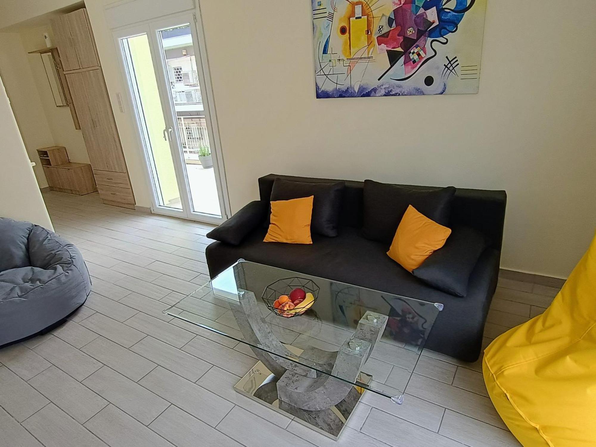 Uncle Tom's Penthouse Apartment Piraeus